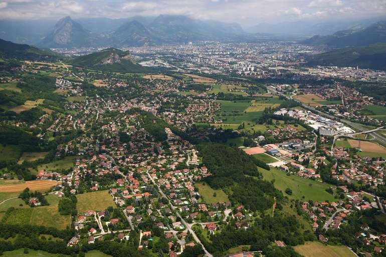 Photo aérienne de la Métropole et de la plaine de Reymure